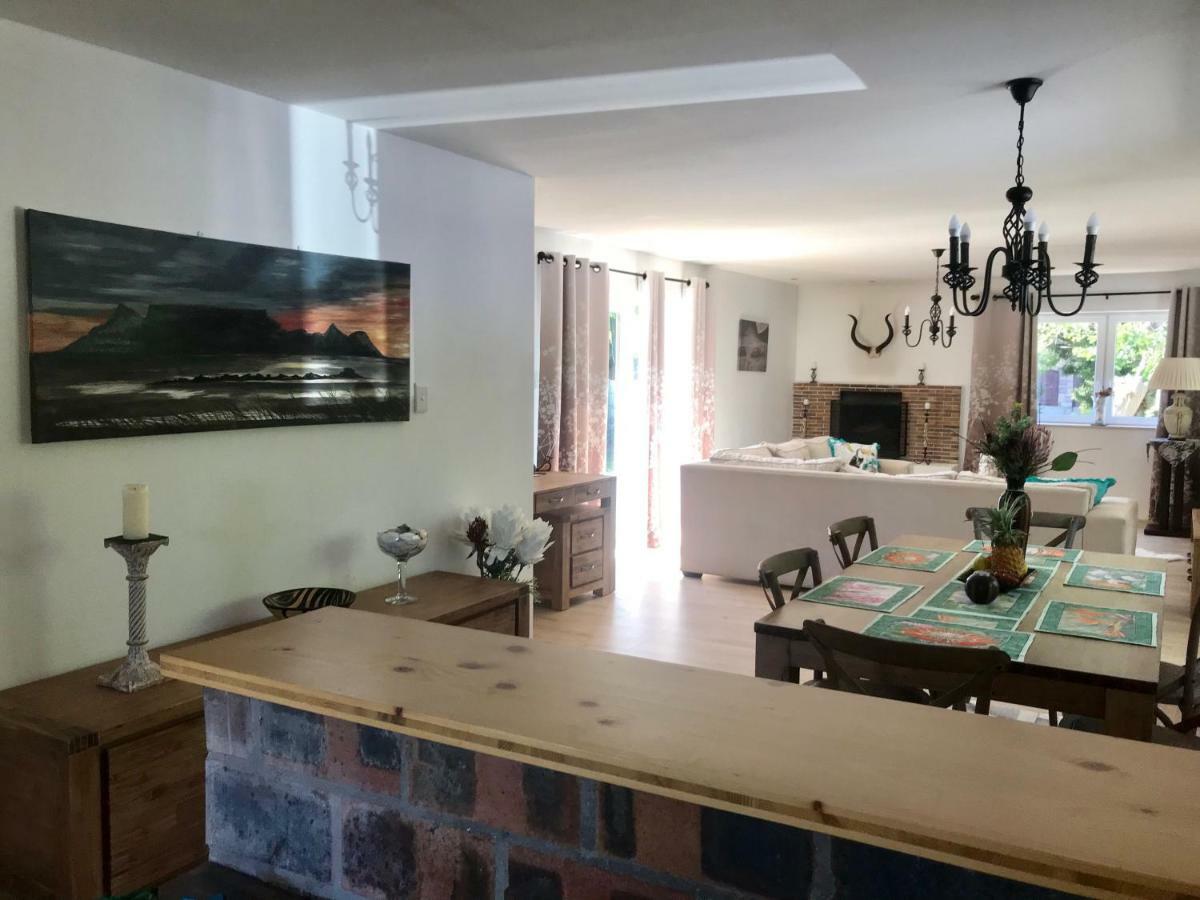 African Holiday Home In Table View Cidade Do Cabo Exterior foto